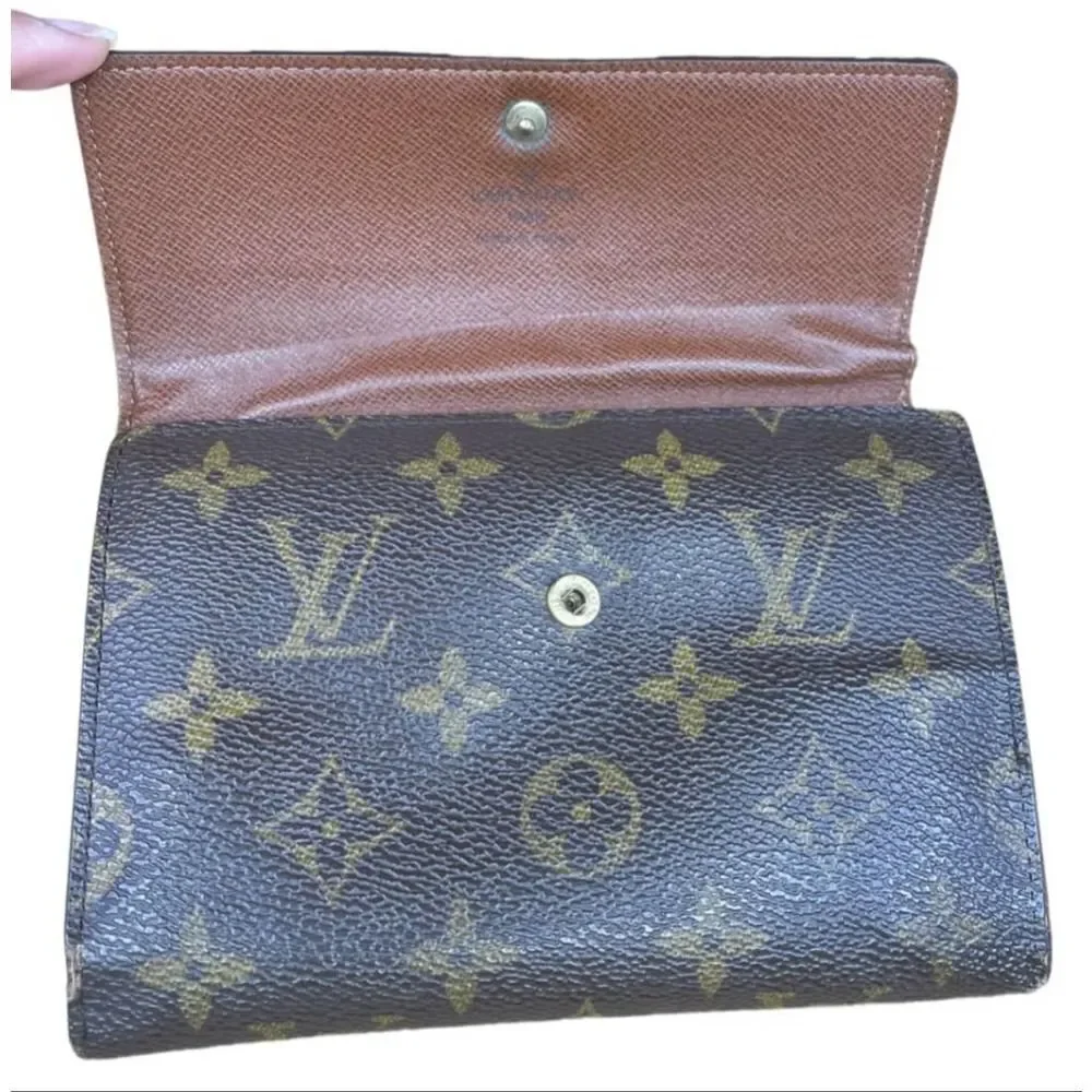 LOUIS VUITTON Monogram Canvas Leather Etui Papiers Trifold Wallet. SP1011.
